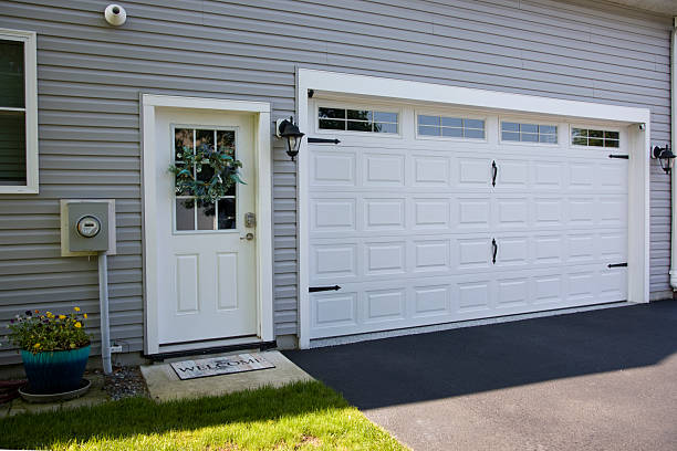 24/7 Emergency Garage Door Panel Replacement experts in Livingston, CA